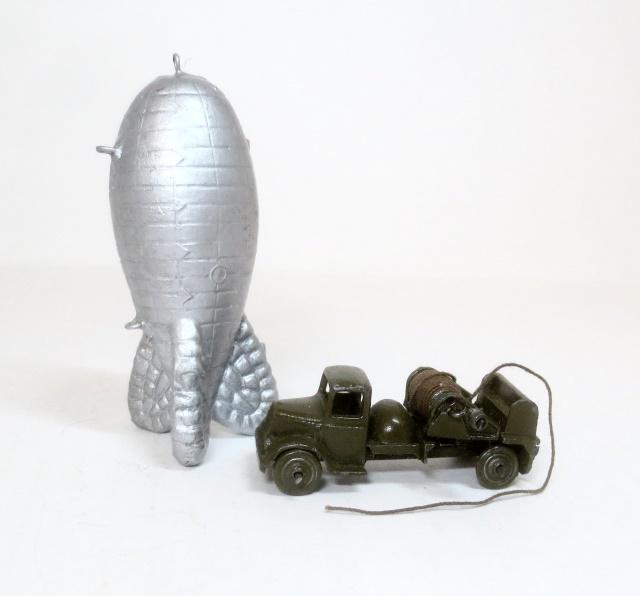 Britains #1855 Miniature Balloon Barrage Unit (1 of 1)