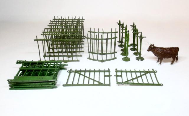 Britains Zoo Fencing, Poles and Plastic Cow (1 of 1)
