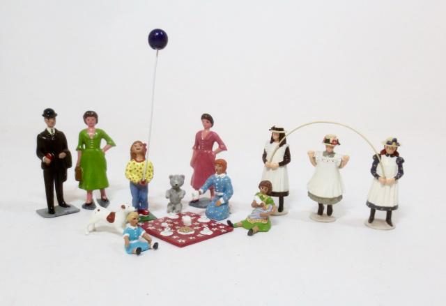 Assorted Civilian Figures (1 of 1)