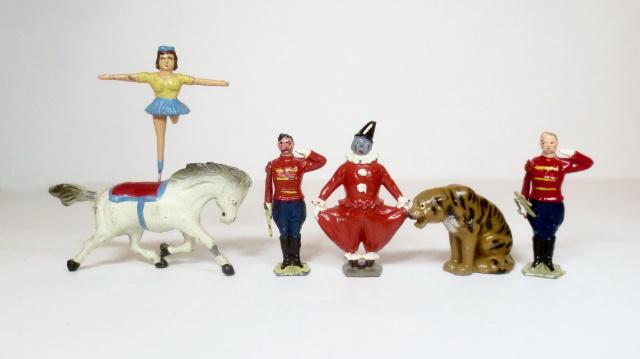 Britains Circus Lion Tamers & Tiger (1 of 1)