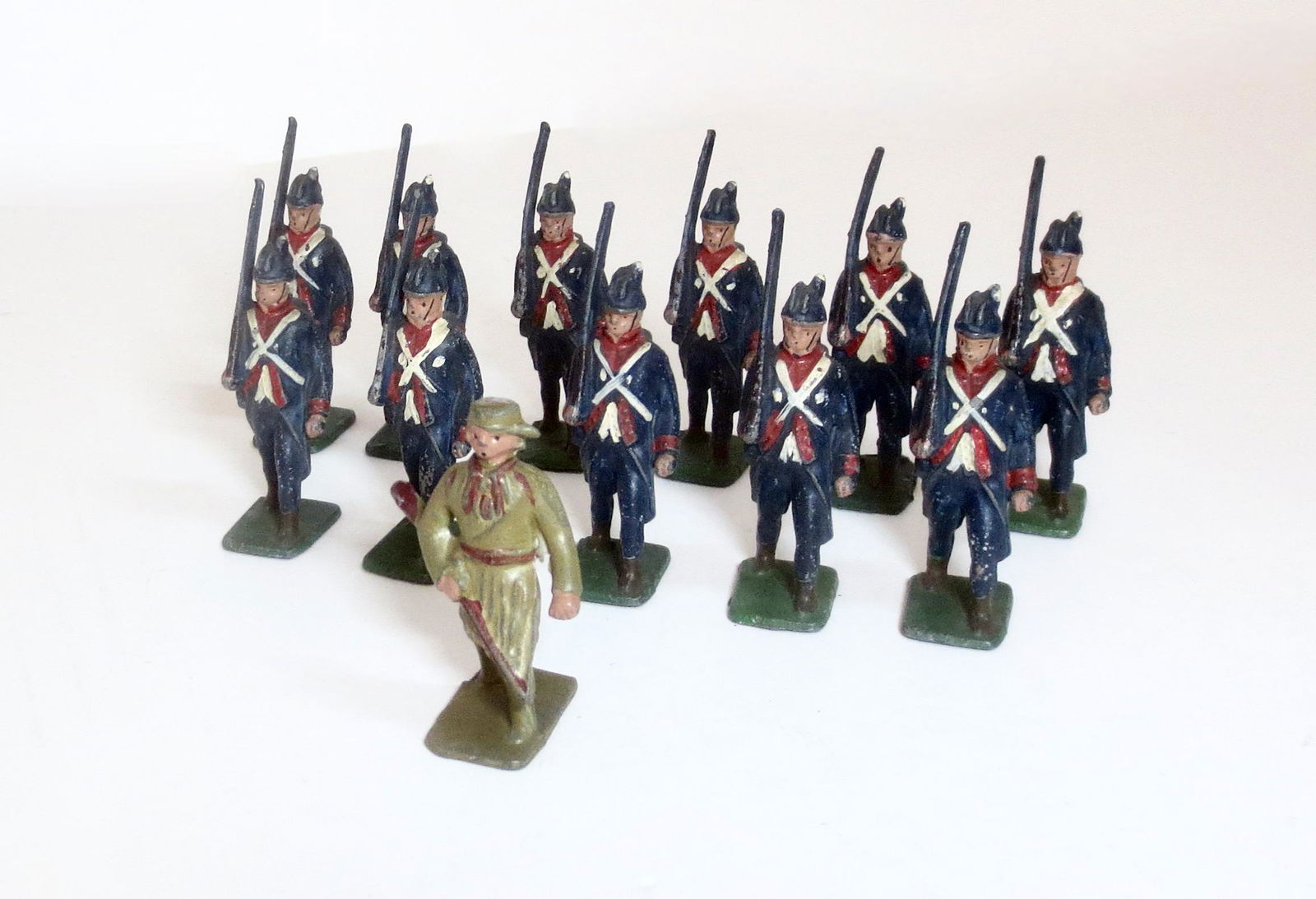 Lincoln Logs Back Woodsman & War Of 1812: 12 pieces. Excellent condition. Unboxed.