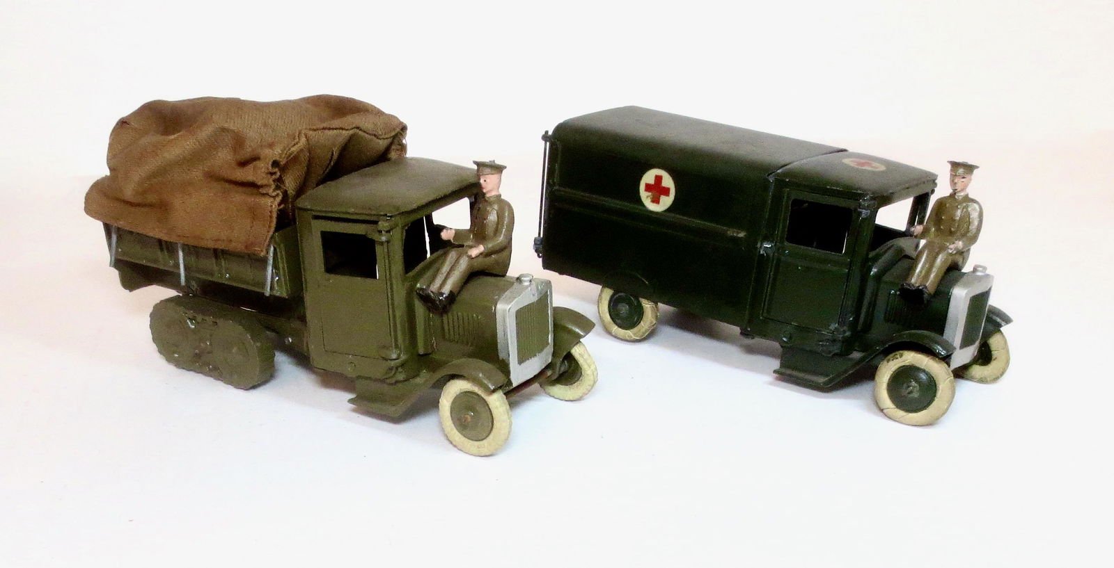 Britains #1512 Army Ambulance With Driver (1 of 1)