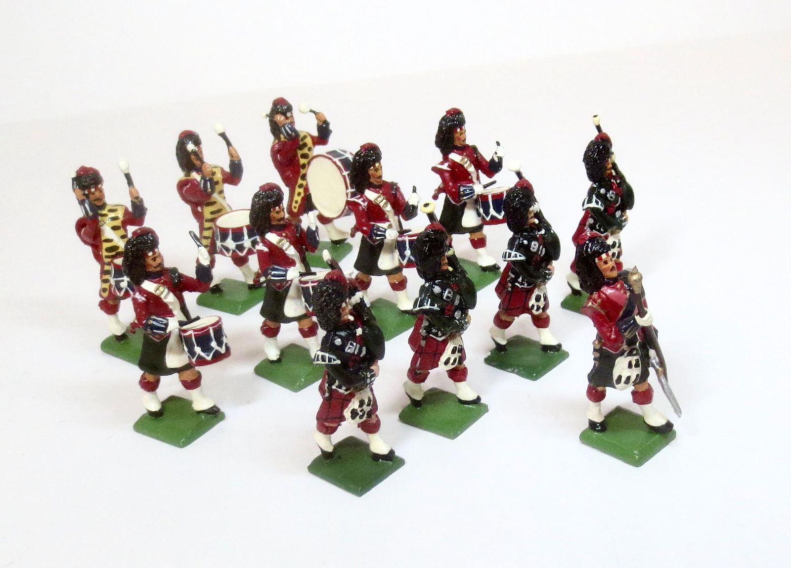 CM Scotland Black Watch Pipes & Drums: 12 pieces. Mint to near mint condition. Unboxed.