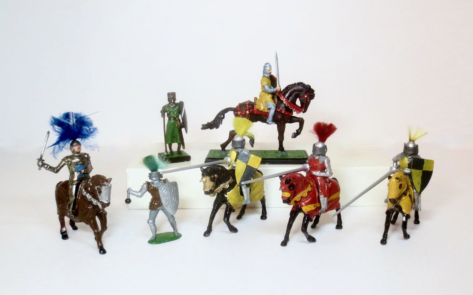 Timpo & Alymer Knights: 7 pieces. Near mint to excellent condition. Unboxed.