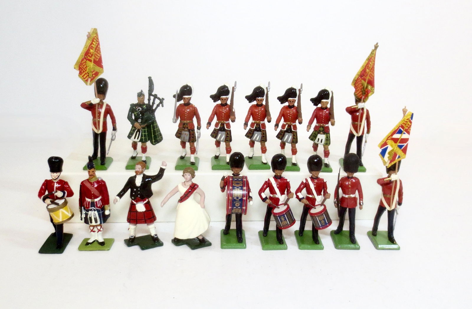 Modern Makers Assorted Soldiers (1 of 1)