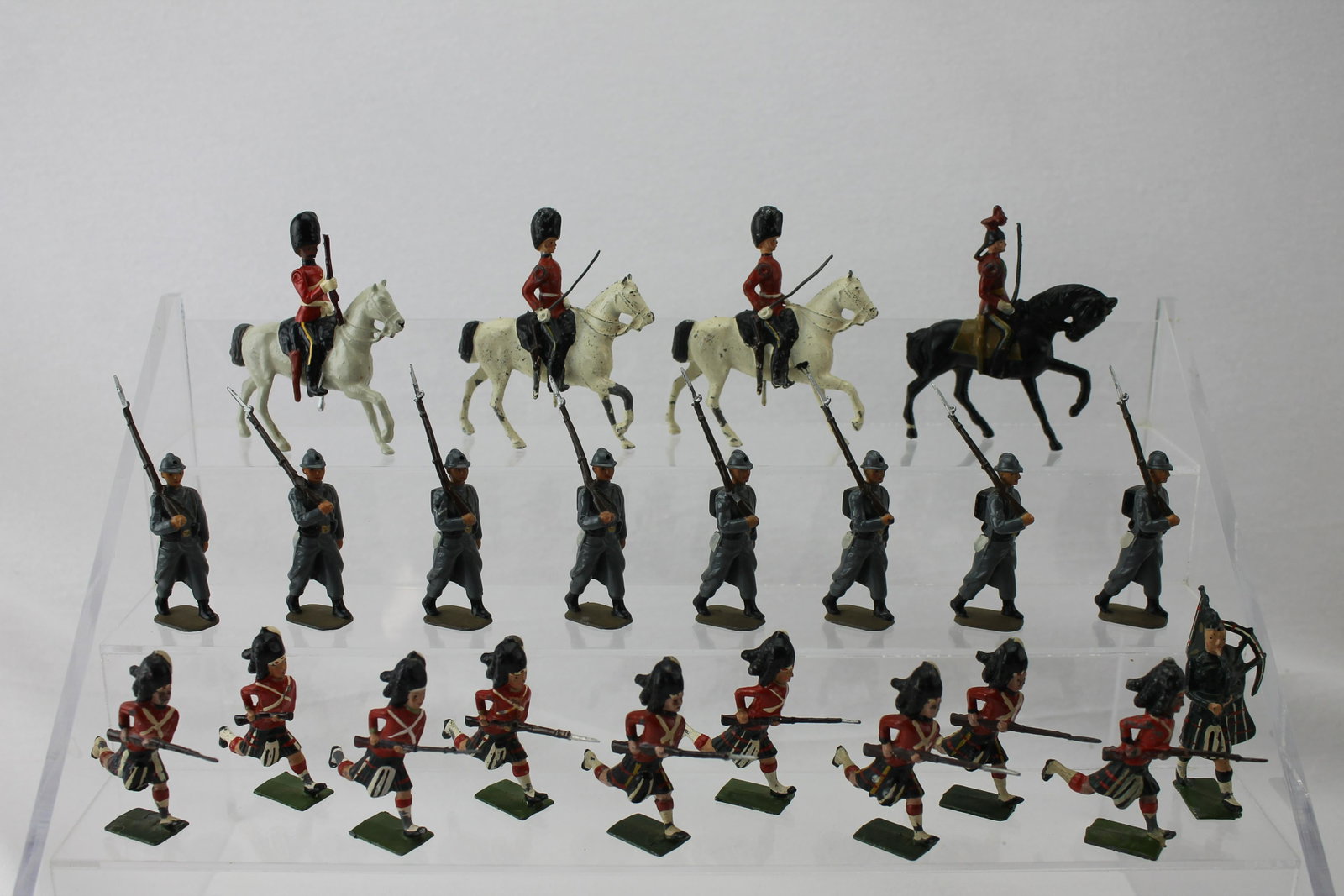 Britains Lot Black Watch French Infantry: Pre and post war. Lot includes 9 Black Watch Charging From Set #11, Bagpiper and 2 Scots Greys From Set #32, 9 French Infantry of the Line From Set #192 and 2 Other Figures. 22 Pieces. Condition Good 