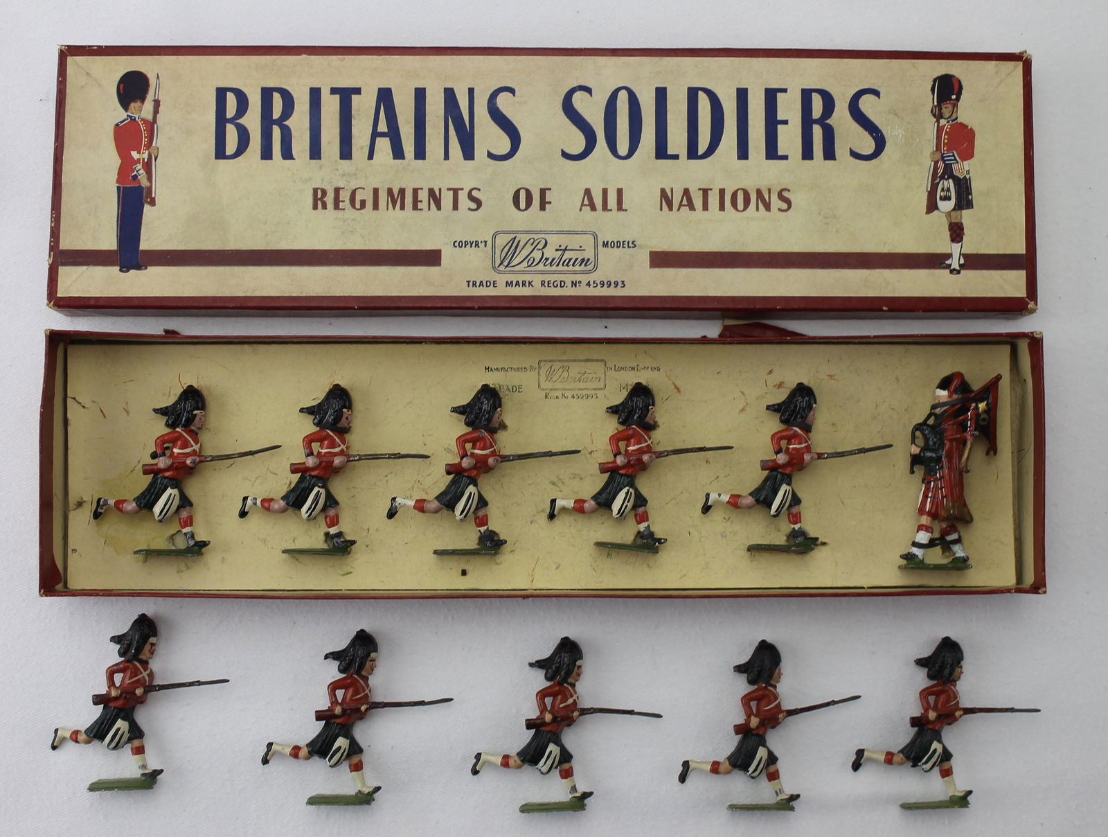 Britains Lot Black Watch Charging (1 of 2)