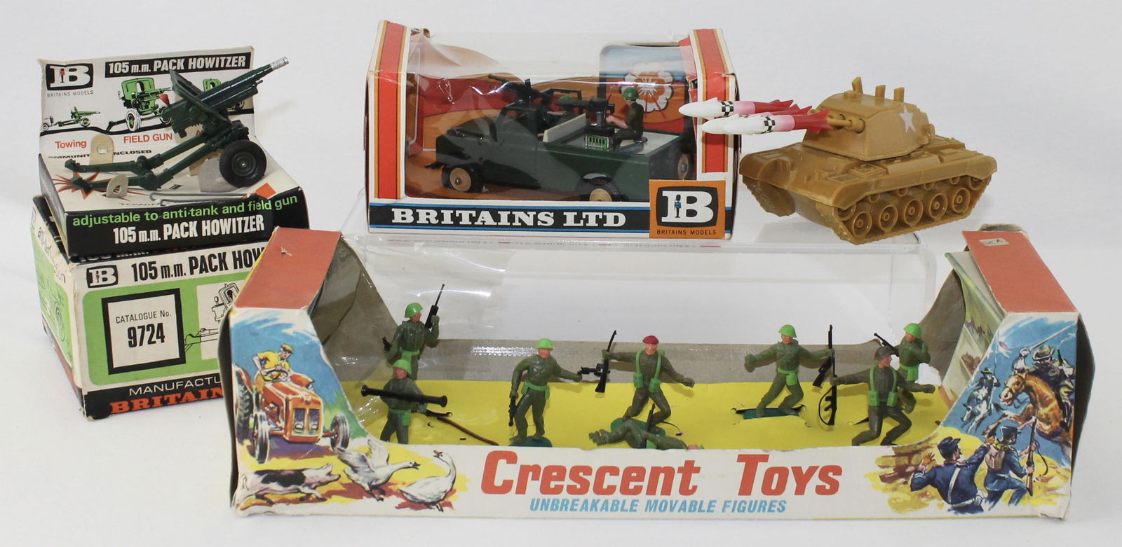 Britains Lot of Plastic Vehicles and Guns (1 of 10)