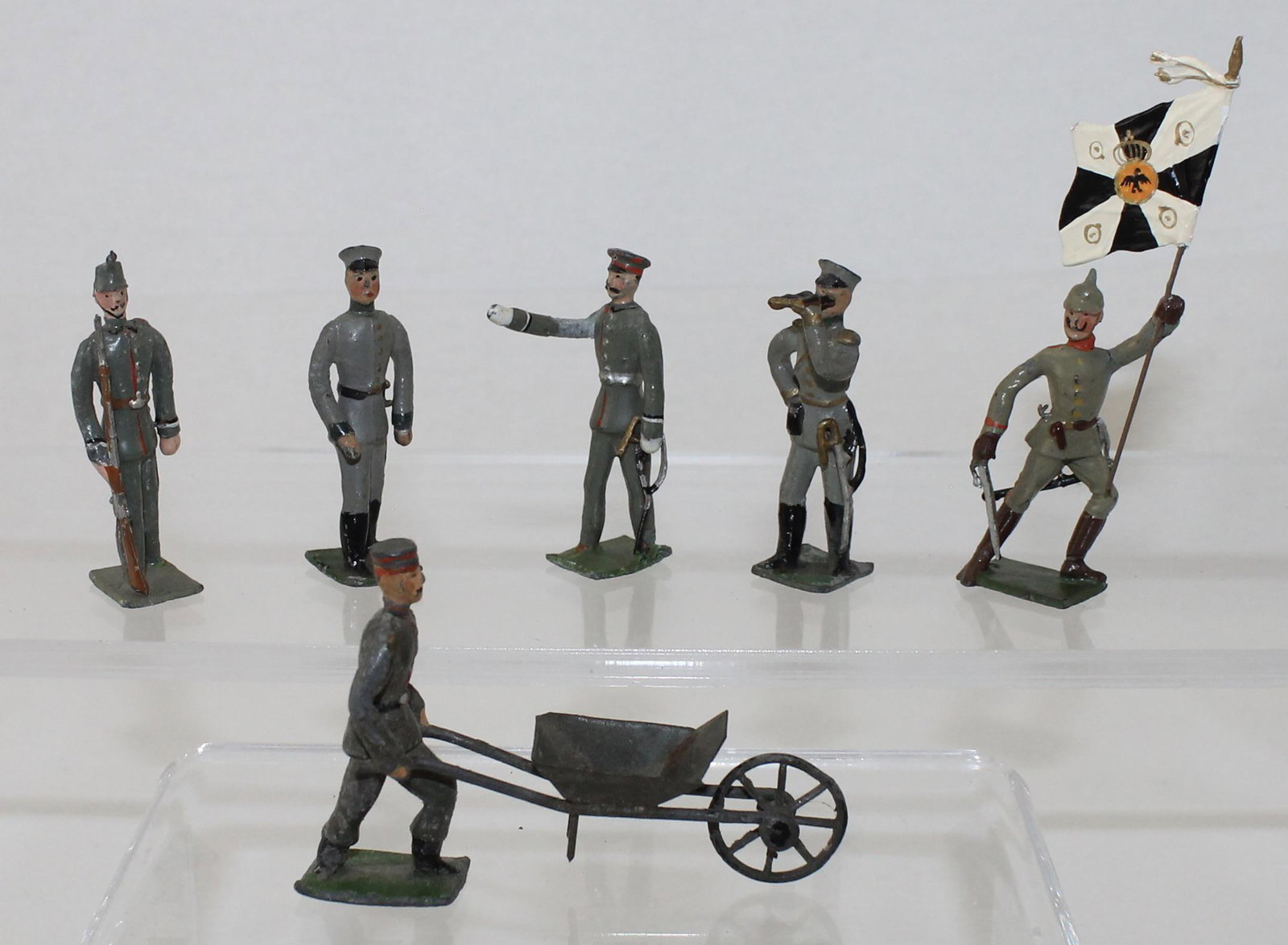 Hyde Lot German Infantry: Size 2 (48mm). Lot includes German Officer Standing, Flag Bearer, Adjutant with Rifle, Man with Wheelbarrow and Others. 6 Pieces. Condition Good to Very Good. No Box.