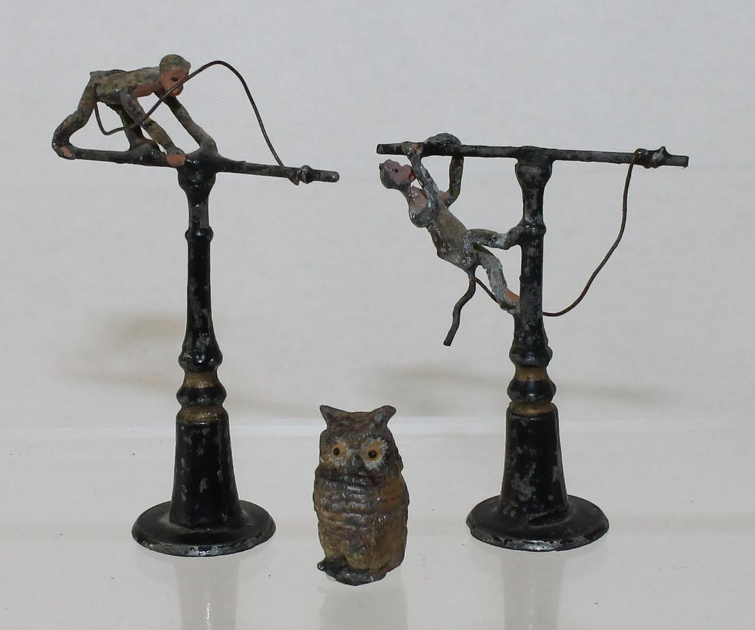 Heyde Lot Zoo Ornamental Stands with Monkeys (1 of 2)