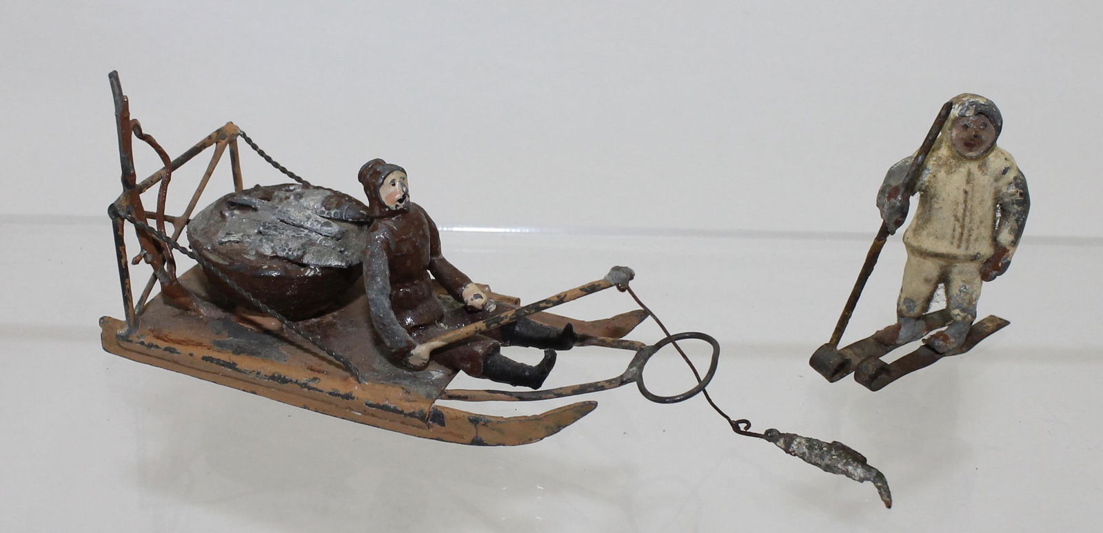 Heyde Lot Arctic Sled with Fisherman (1 of 3)