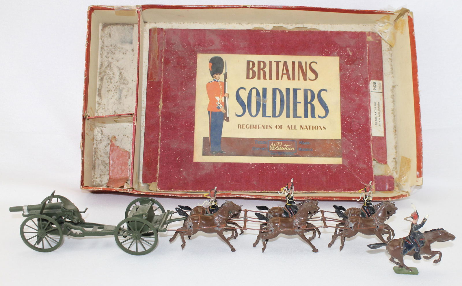 Britains Set 39 Royal Horse Artillery: Includes Gun, Limber and 6 Horse Team and Mounted Officer. Post War. Circa 1950's. 9 Pieces. Condition Good to Very Good with Paint Wear to Horses. Box Poor. Tattered. No Tie Card.