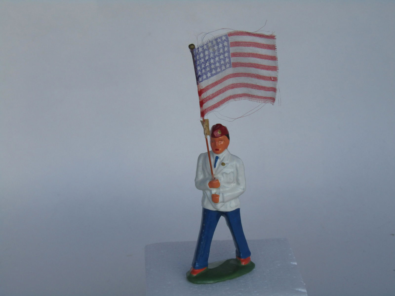 Vintage Castings (Bill Lango): 20 -year Anniversary 41/100 hollow cast Barclay American Legionnaire Flag Bearer. 1 Piece. Excellent Condition.