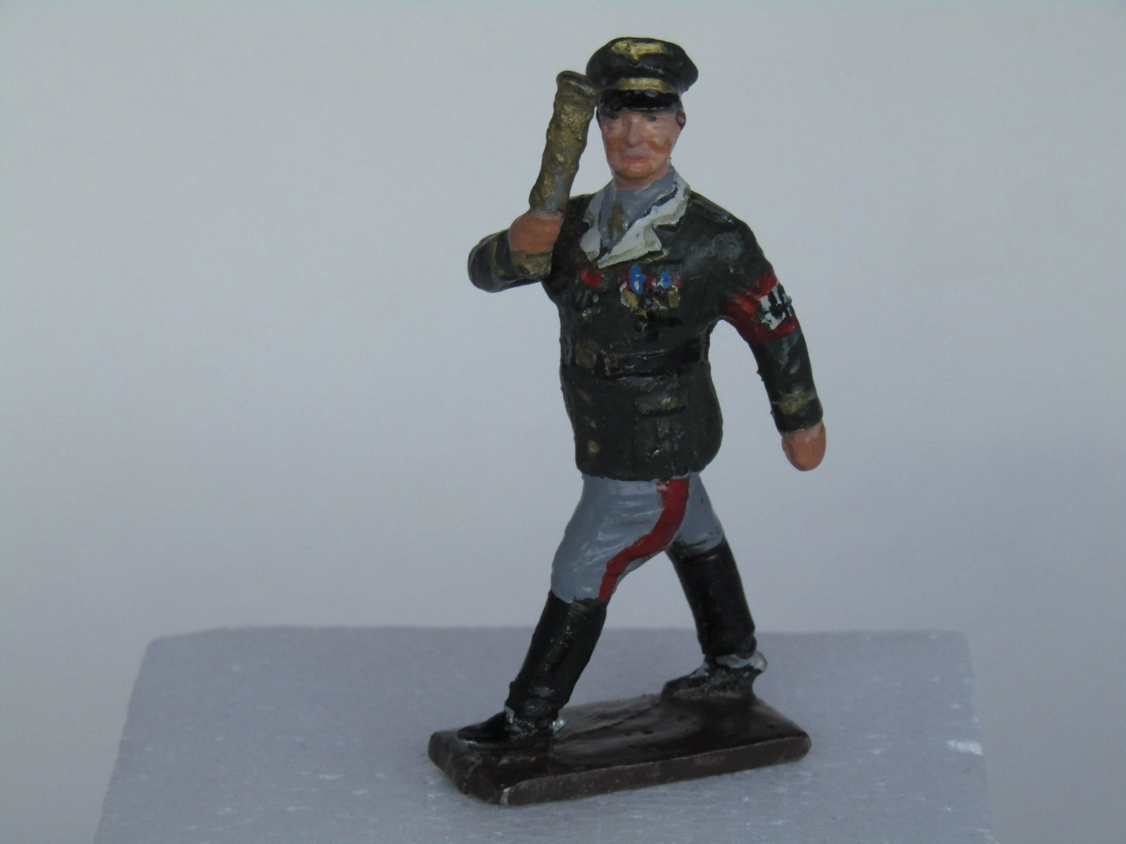 Lineol 7 cm cast in metal: German Senior officer, WWII. 1 Piece. Excellent Condition.