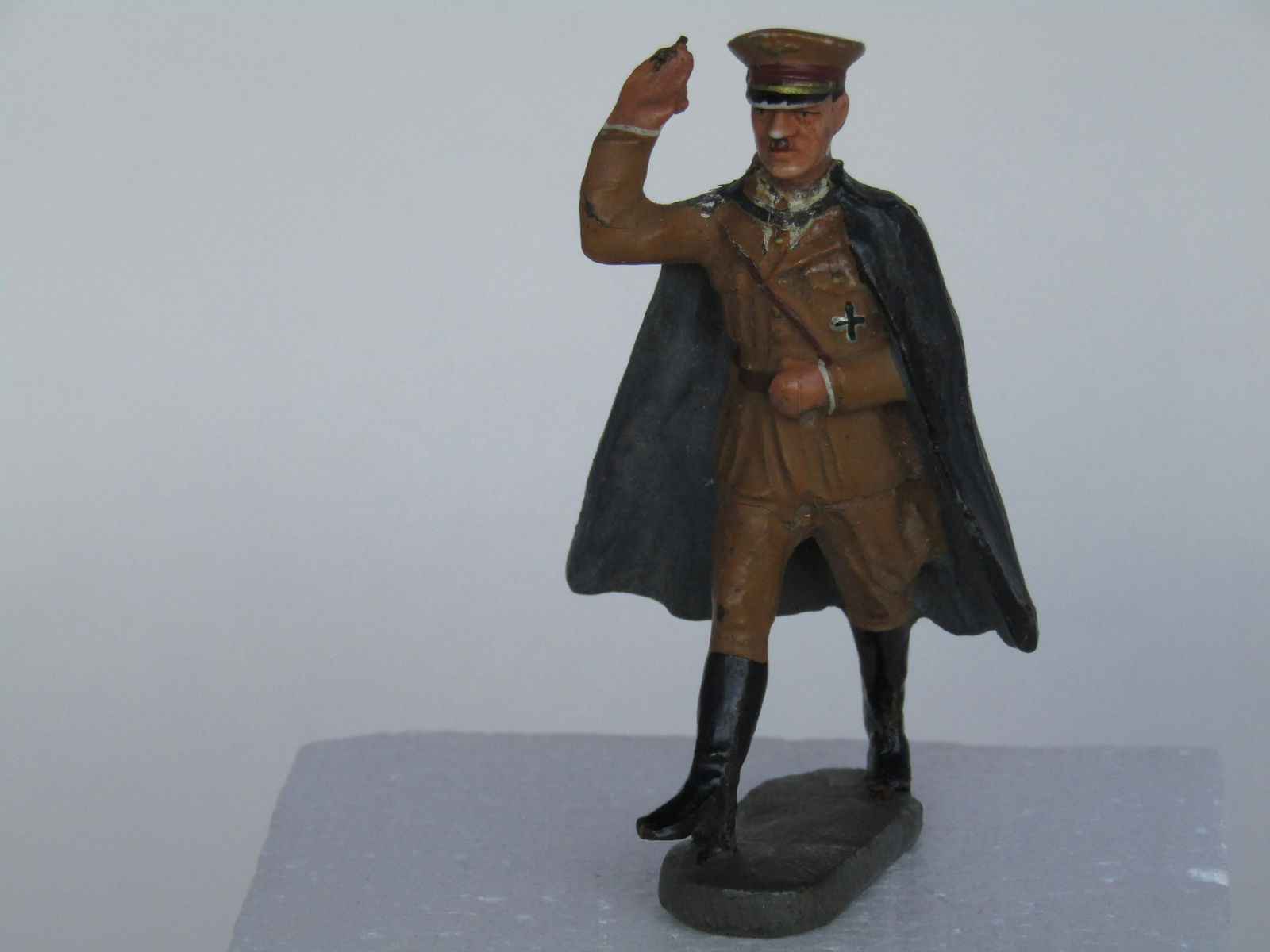 Elastolin rare 7 cm composition (1 of 2)