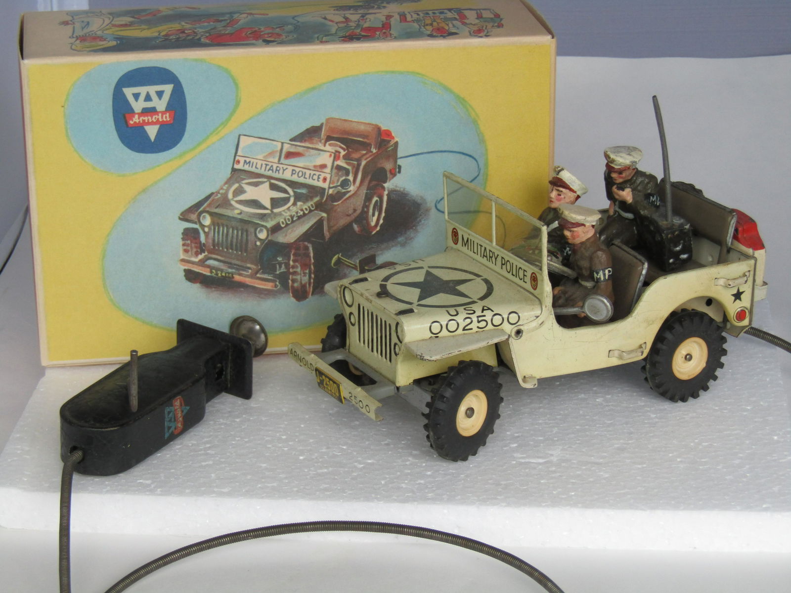 Arnold (#2400) Tin-litho US Army Jeep (1 of 2)