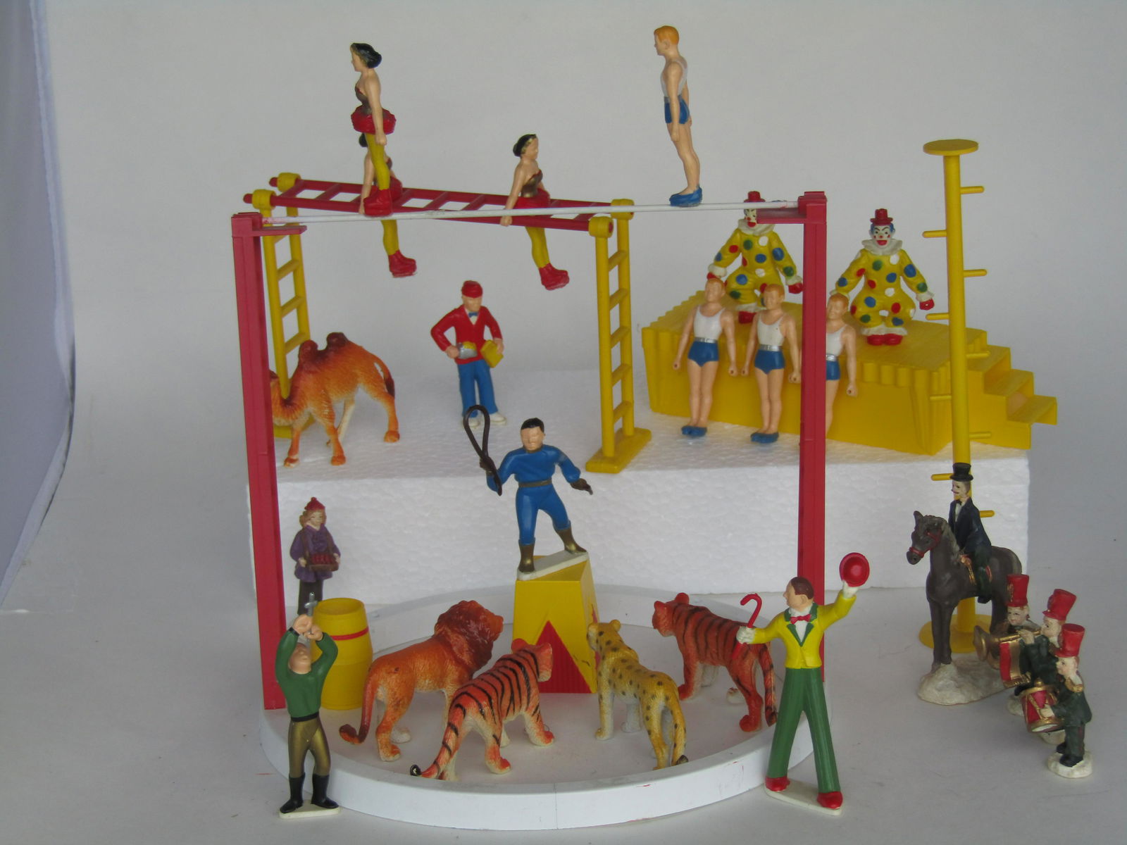 Plastic 50 mm Circus Performers (1 of 2)
