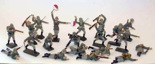 Lineol World War Two German Troops in Action.: Lineol World War Two German Troops in Action. Grenade Thrower, Signaller, Clubbing with Rifle, Officer and Wounded Etc. Pre War 20 Pieces.