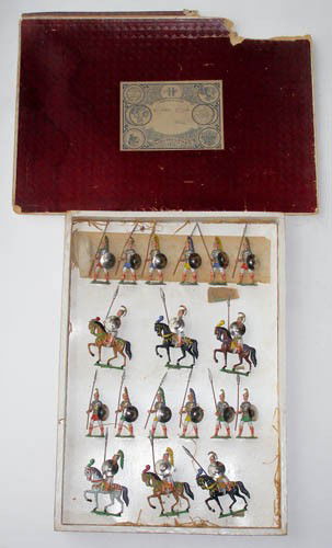 Heyde Roman Display Set: Heyde Roman Display Set with Original Box. Pre War. 18 Pieces.