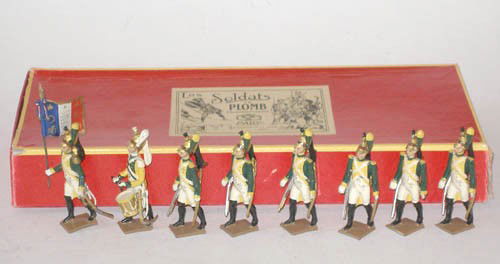 Mignot, Dragons of the Guard, Napoleonic Infantry: Mignot, Dragons of the Guard, Napoleonic Infantry 1812, Officer Standard, Drummer and 5 Men. Post War. 8 Pieces with unrelated Box (One end of lid missing, split at two corners of lid). Untied.
