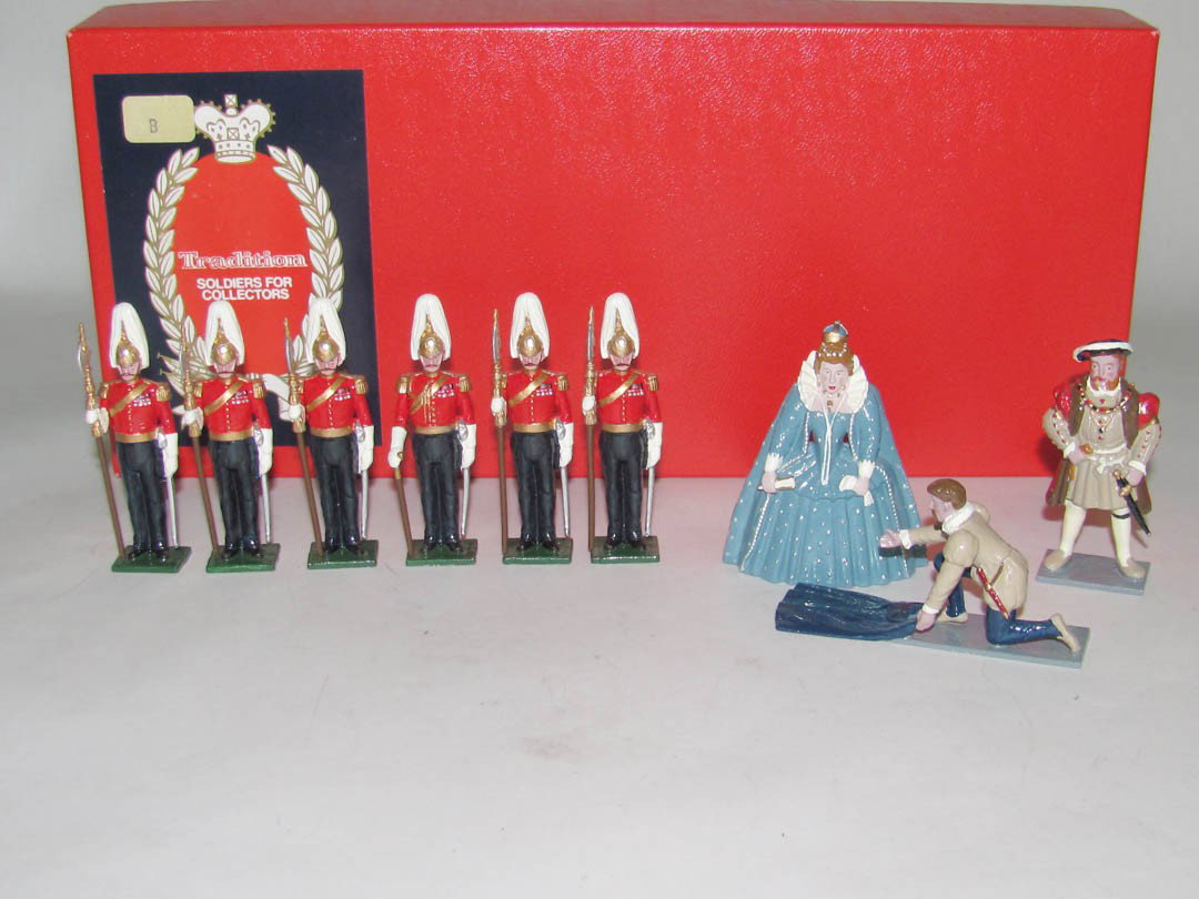 Tradition: Gentlemen at Arms: Tradition: Gentlemen at Arms, Queen Elizabeth, Walter Raleigh, King Henry VIII MIB 9pcs