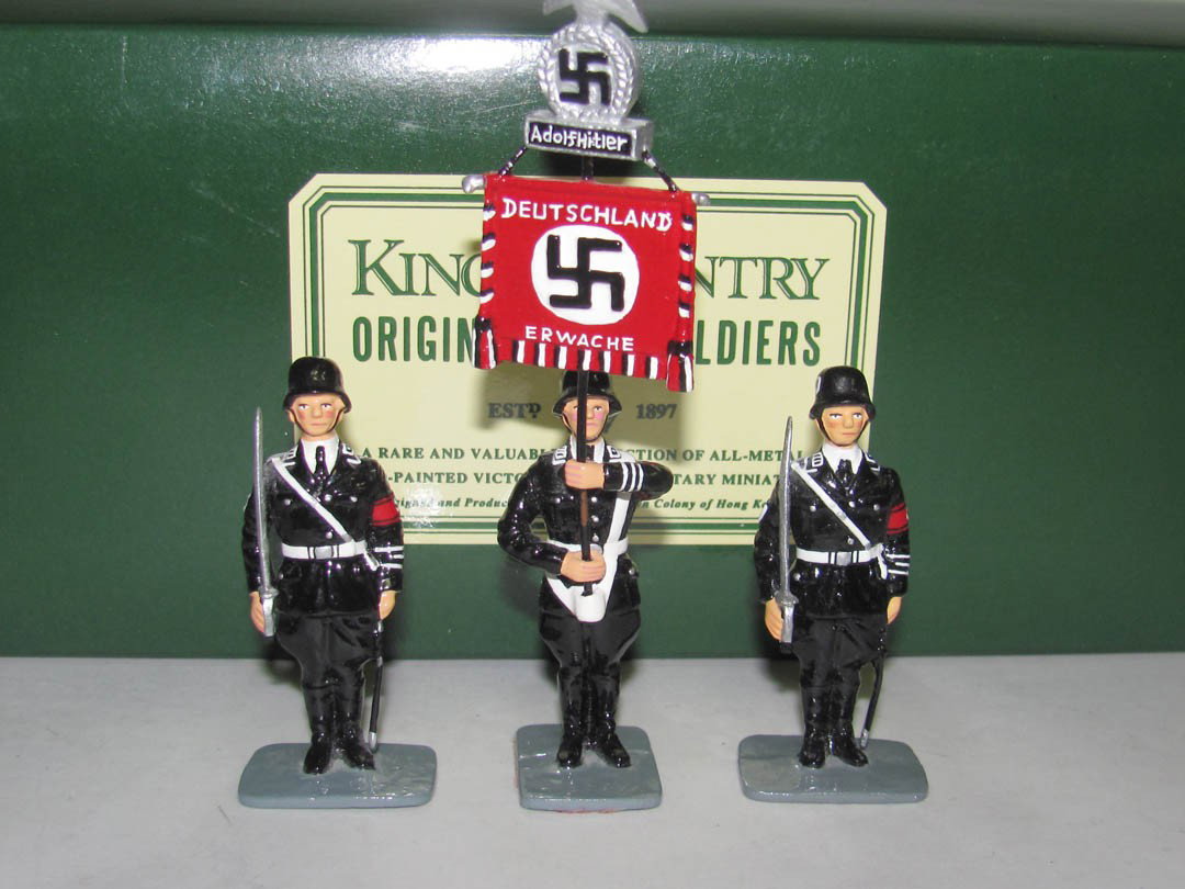 King & Country:Leibenstardt German Flag Guards: King & Country: LAH1 Leibenstardt German Flag Guards Excellent. Boxed. 3pcs