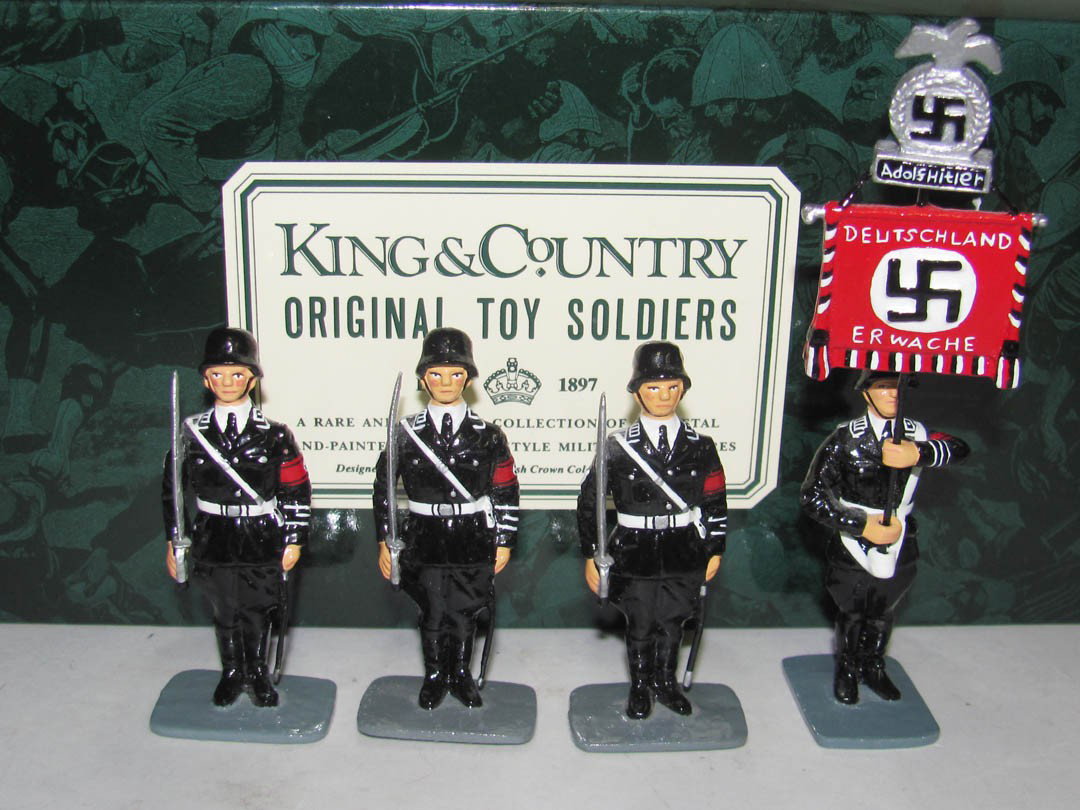 King & Country: German Flag Guards: King & Country: LAH1 Leibenstardt Glossy German Flag Guards Excellent. Boxed. 4pcs