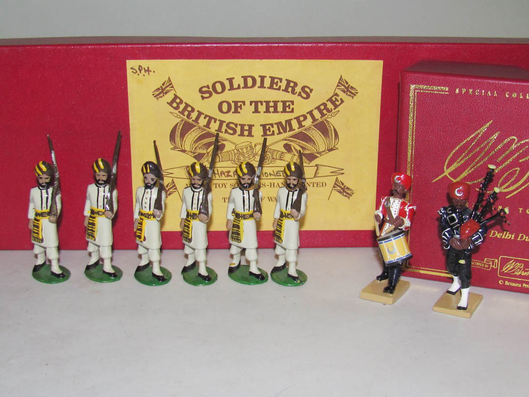 Britains: 17th Punjab Drummer & Piper: Britains: 17th Punjab Drummer & Piper, 106th Hazard Pioneers Very fine. Boxed. (Bent rifles.) 8pcs