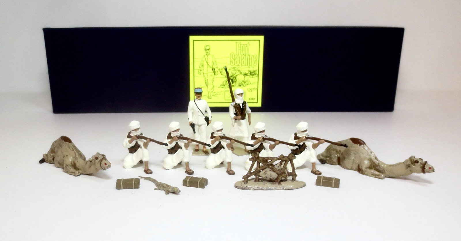 Hiriart #1202 Fort Saganne: 14 pieces. Mint condition. Box excellent.