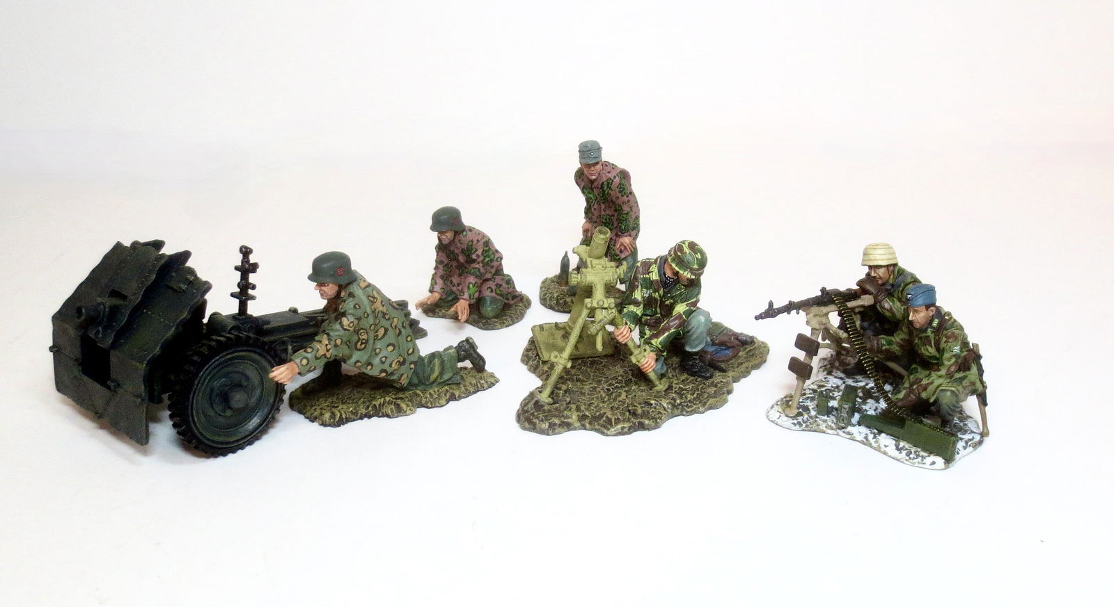 Thomas Gunn WW2 Assortment (1 of 1)