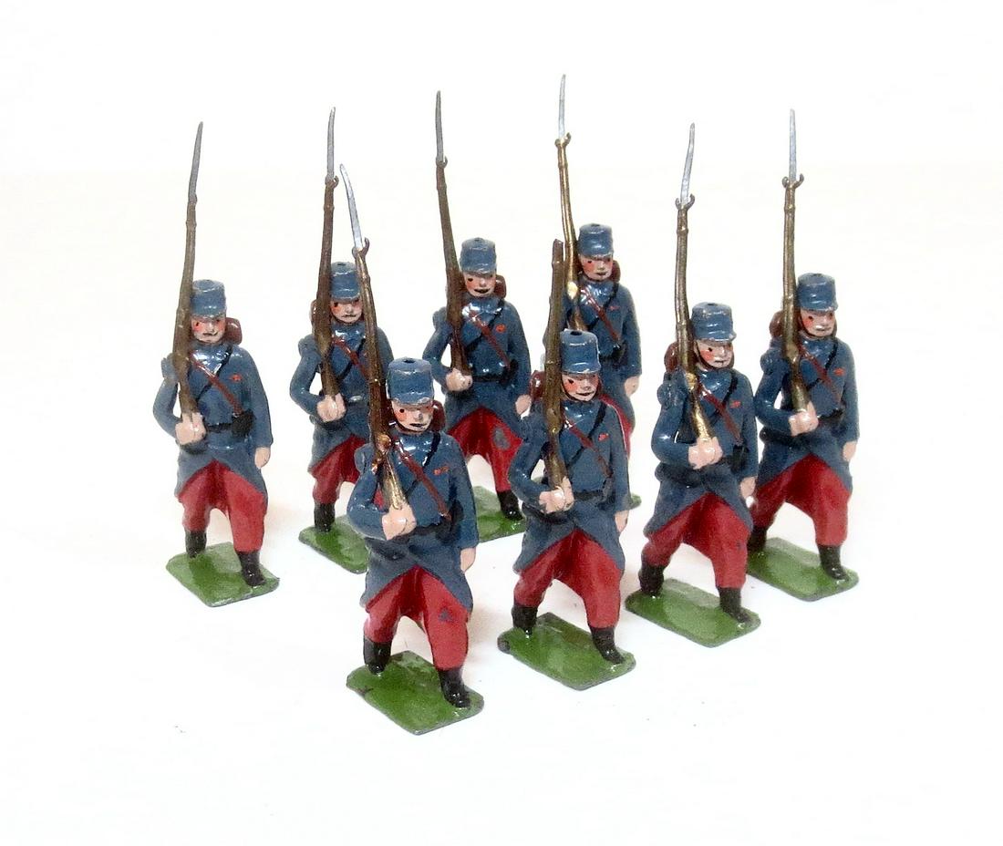 Britains #141 Infanterie De Ligne: Pre war issue. Near mint to excellent condition (one bayonet missing). 8 pieces. Unboxed.