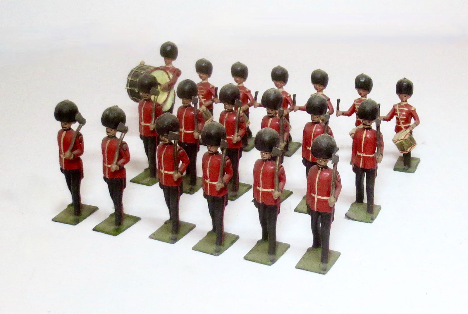 Britains Pre War Scots Guards Pioneers & Drums (1 of 1)