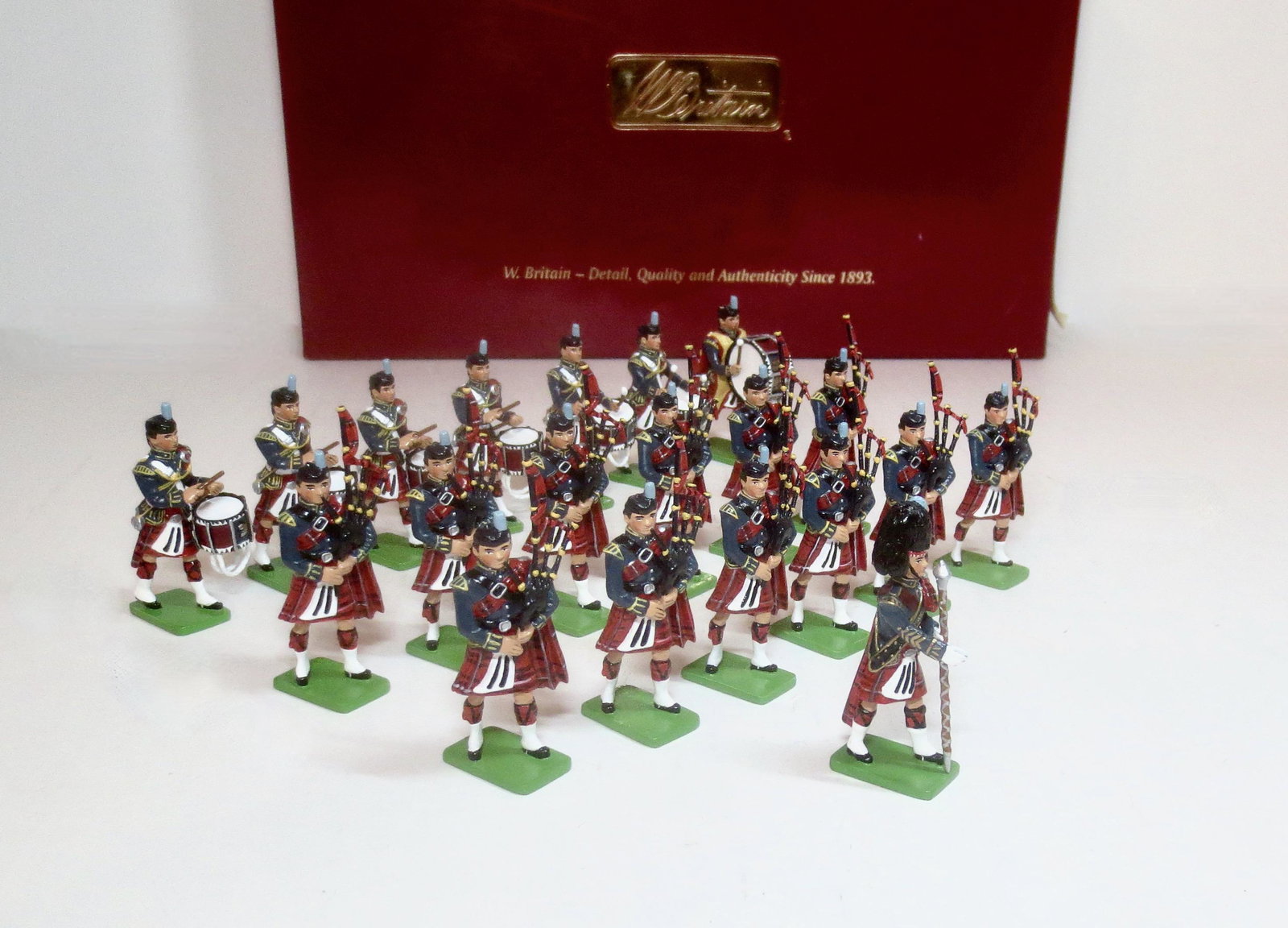 Britains #43041 RAF (Leuchars) Pipes & Drums (1 of 1)