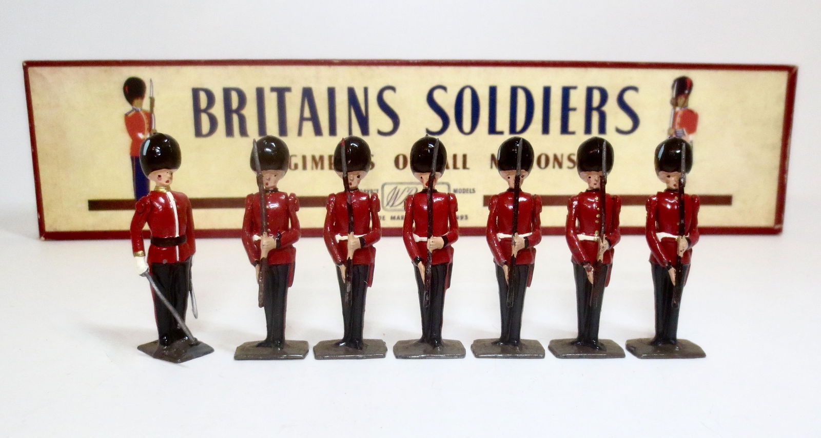 Britains #2078 Irish Guards Present Arms (1 of 1)