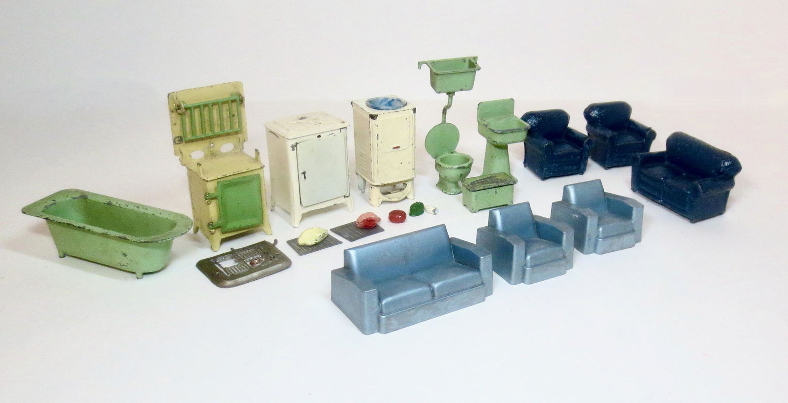 Taylor Barrett & Charbens Doll House Furniture (1 of 1)