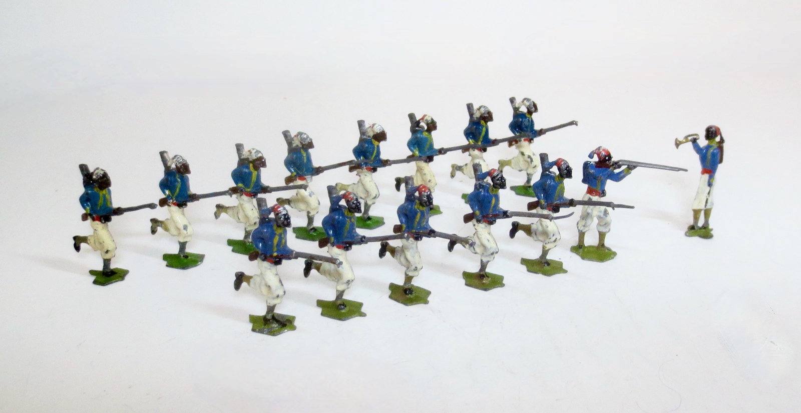 Haffner Demi Ronde Turcos: 40mm tall. 15 pieces. Excellent to good condition (12 missing bayonets). Unboxed.