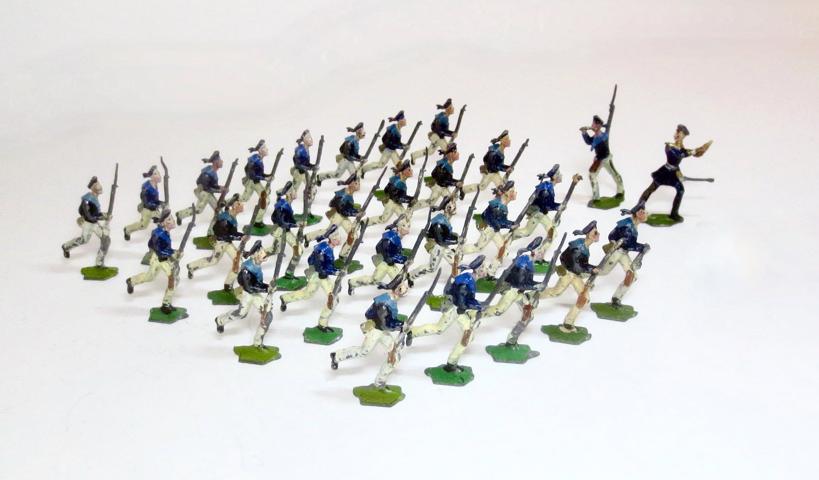 Haffner Demi Ronde Sailors: 40mm tall. 28 pieces. Excellent to good condition (Bugler missing horn, and 11 missing bayonets). Unboxed.