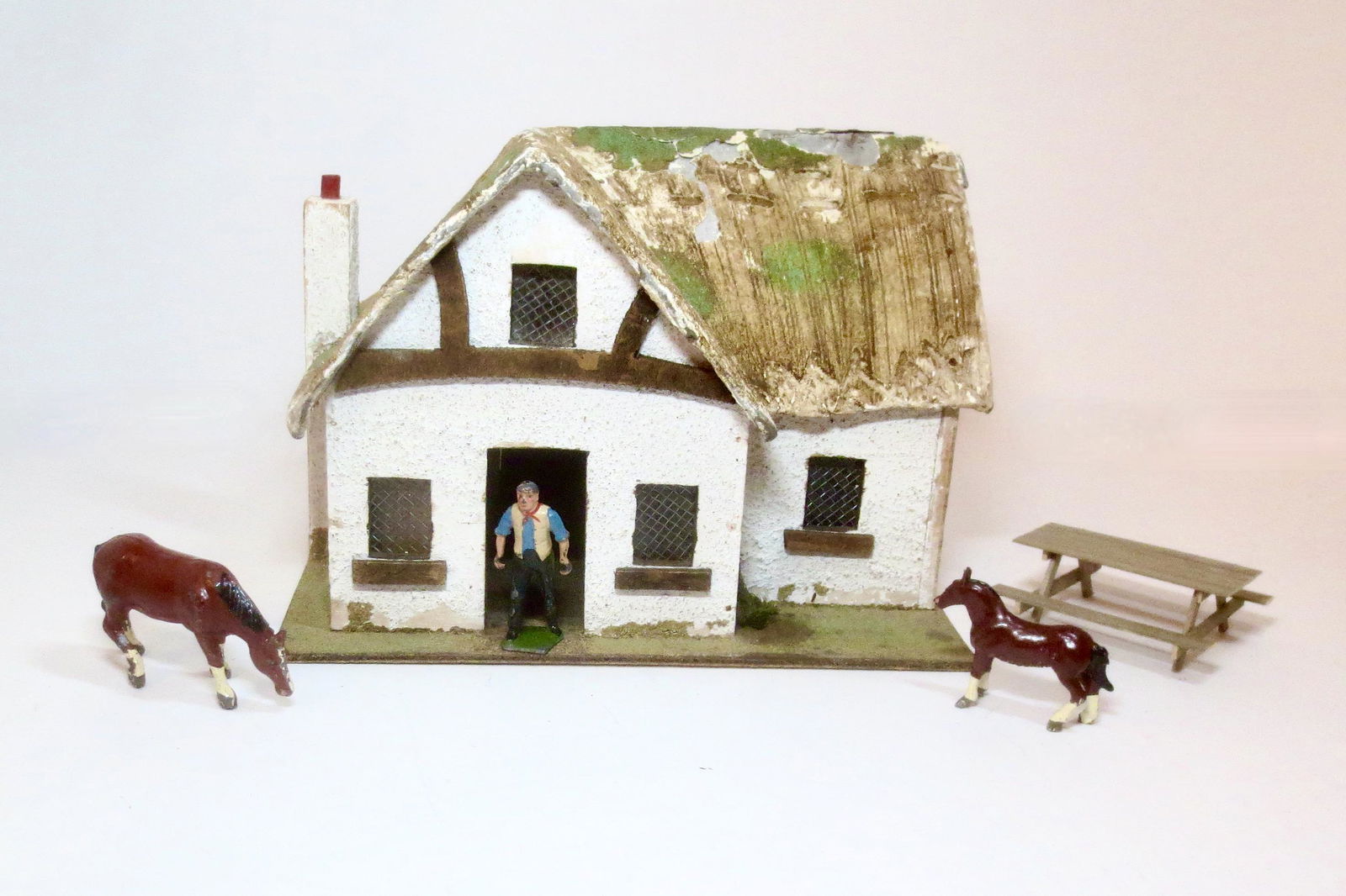 RARE Britains #94F Cottage With Farm Figures (1 of 2)