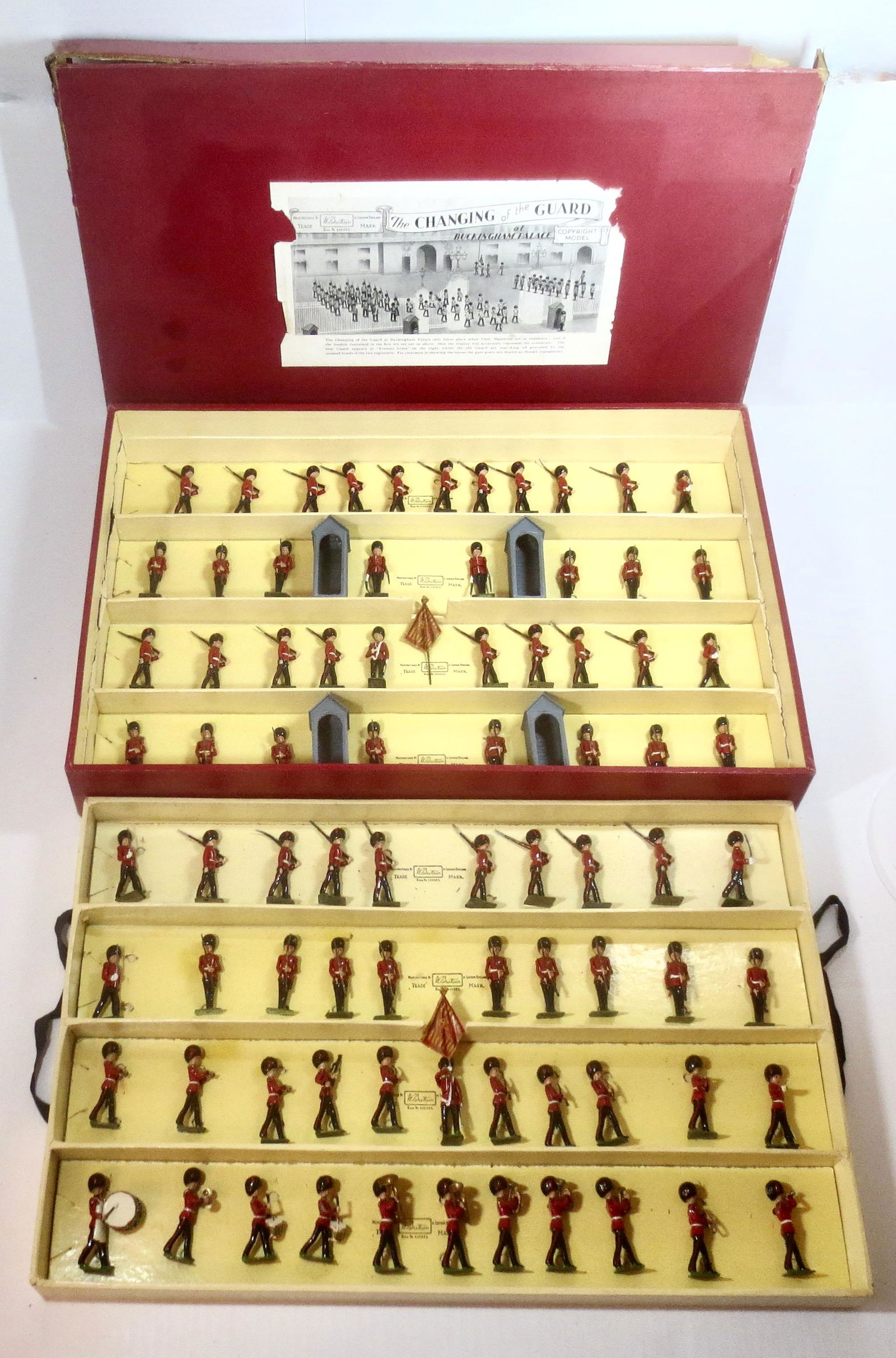 Britains #1555 Changing of The Guard Display Set (1 of 2)