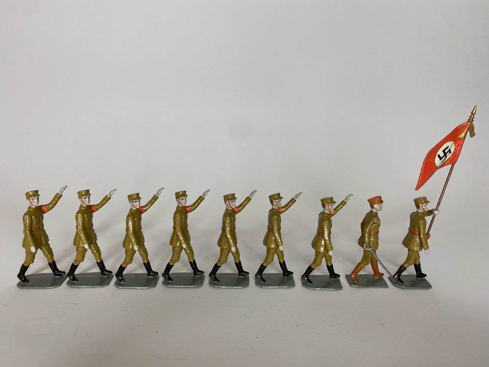Bill O'Brien German S.S. Brownshirt Troops: Bill O'Brien special paint and configuration German S.S. Brownshirt troops march at Hitler salute. 7 troops, 1 flag bearer, 1 Officer. Rare. 9 pieces. No box. Condition excellent.