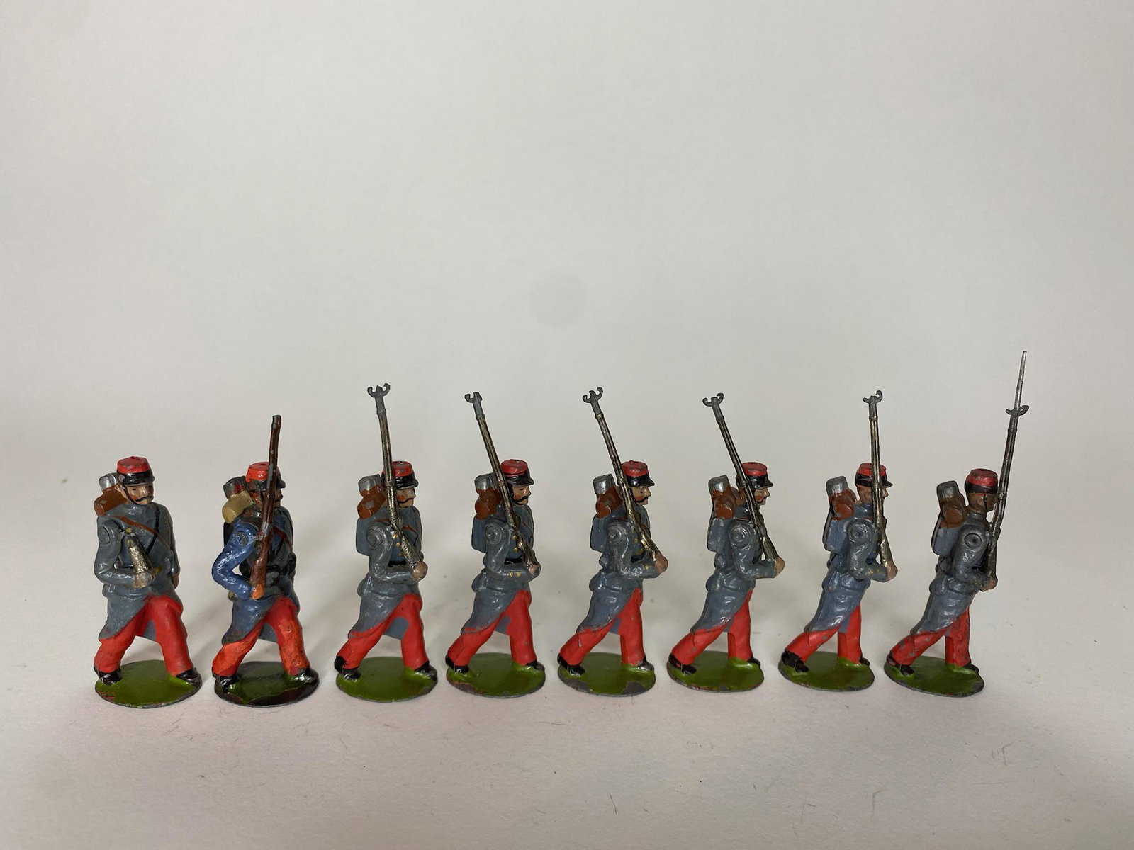 Britains Paris Office Infantry de Ligne: Britains Paris Office Infantry de Ligne French Infantry, first version. Oval base, full trouser. Paris office paint, dated and marked depose. Horizon blue/ red trouser Kepis. Circa 1910. 8 pieces. Con