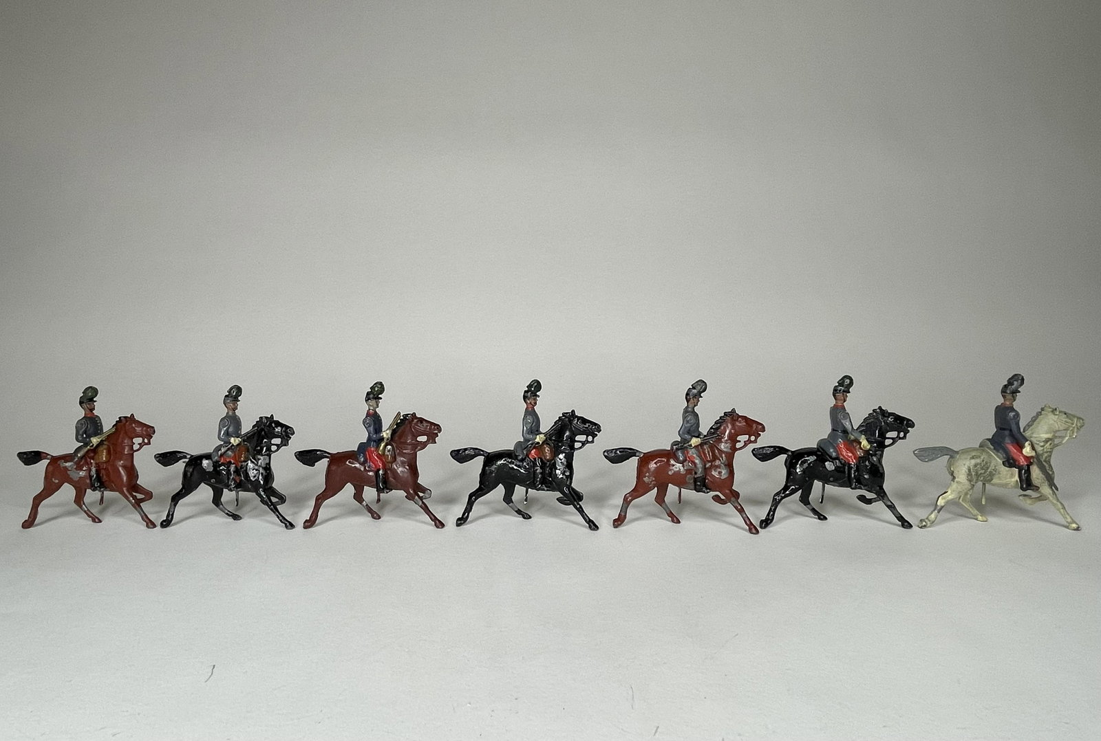 Britains Paris Office Chasseurs a Cheval: Britains Paris Office Chasseurs a Cheval, double dated. 6 troopers (5 short carbines - 1 with sword unusual). Provenance Christies 10/19/2000 lot 16. Unusual set. Circa 1908. 7 pieces. Condition excel