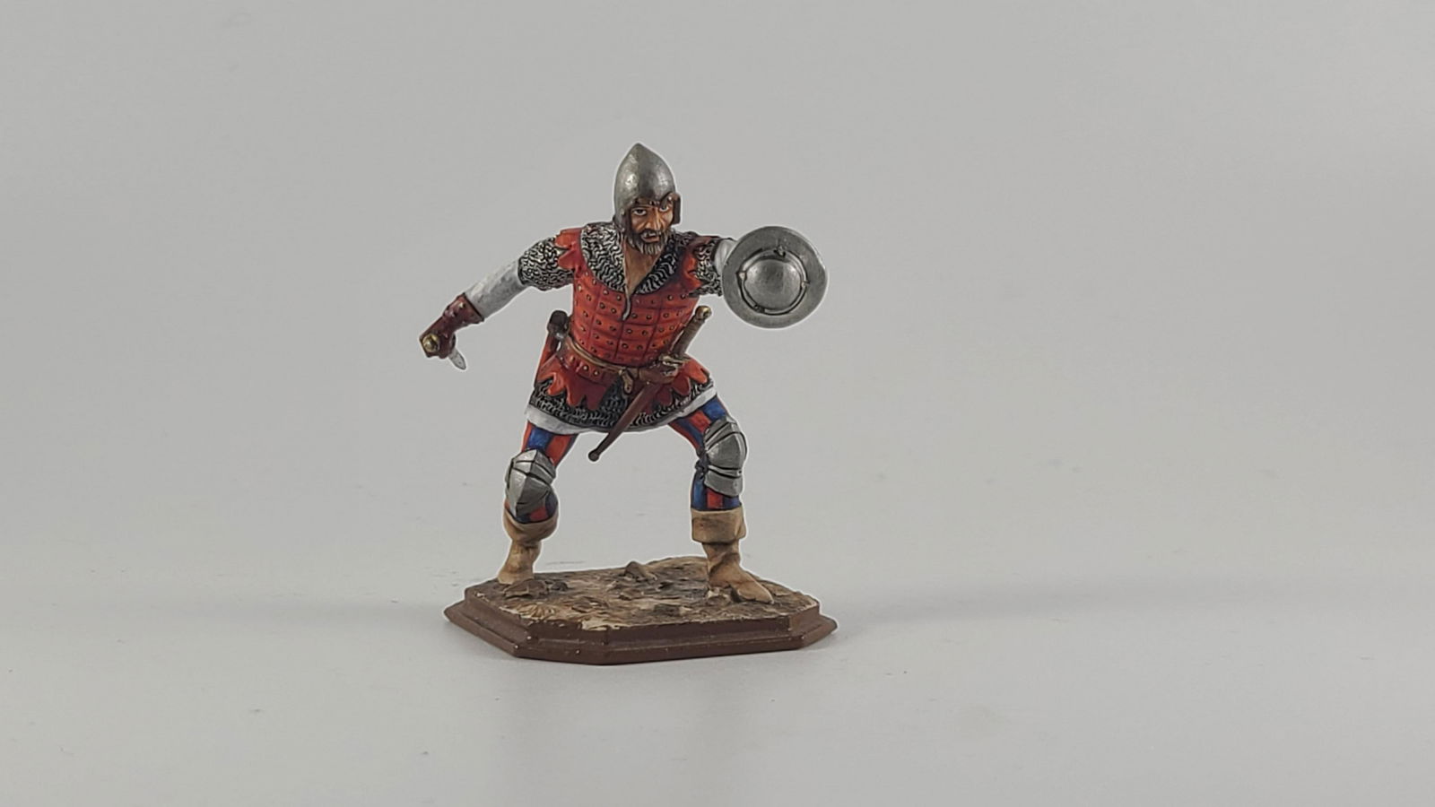 AeroArt St. Petersburg Collection #3145: AeroArt Military Miniatures - The St. Petersburg Collection #3145 - Man At Arms with Dagger & Buckler. Produced in 1998 and a total of 33 figures ever made. Near Mint, Unboxed, 1 piece.