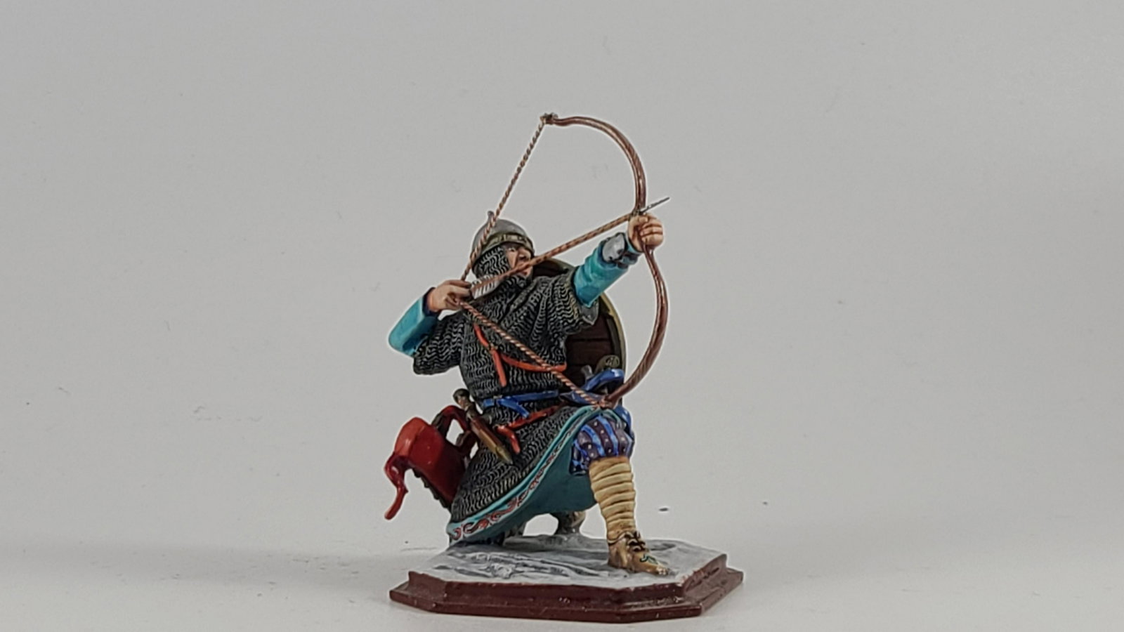 AeroArt St. Petersburg Collection #3101: AeroArt Military Miniatures - The St. Petersburg Collection #3101 - Russian Warrior Kneeling with Bow. Produced in 1997 with 53 figures ever made. Near Mint, Unboxed, 1 piece.