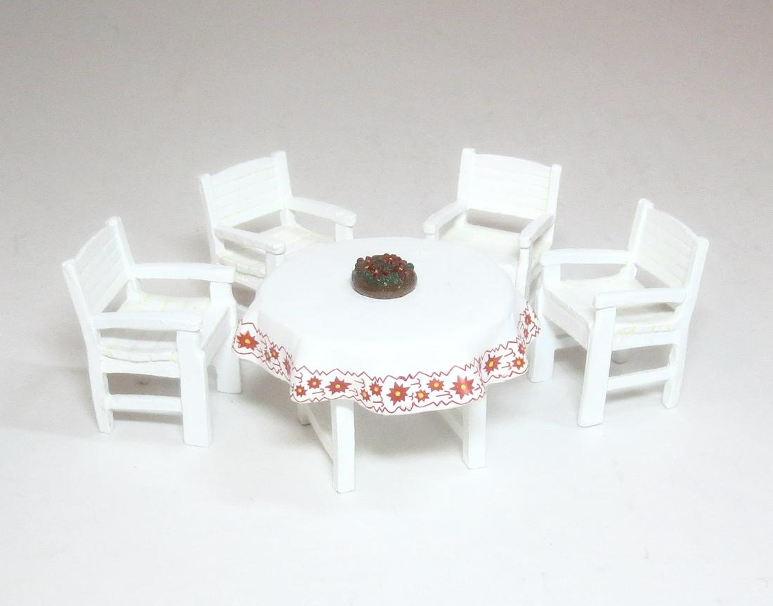 King & Country #LAH102 Berghoff Table & Chairs: Retired set. 5 pieces. Mint condition. Unboxed.