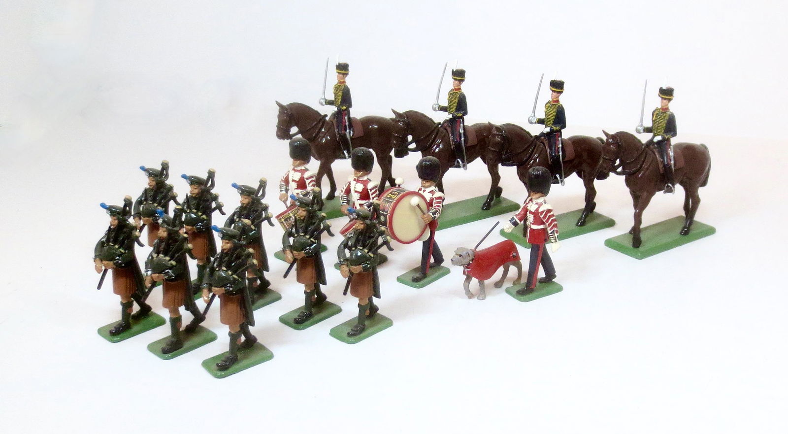 Britains Hussars & Irish Pipe & Drum Assortment (1 of 1)