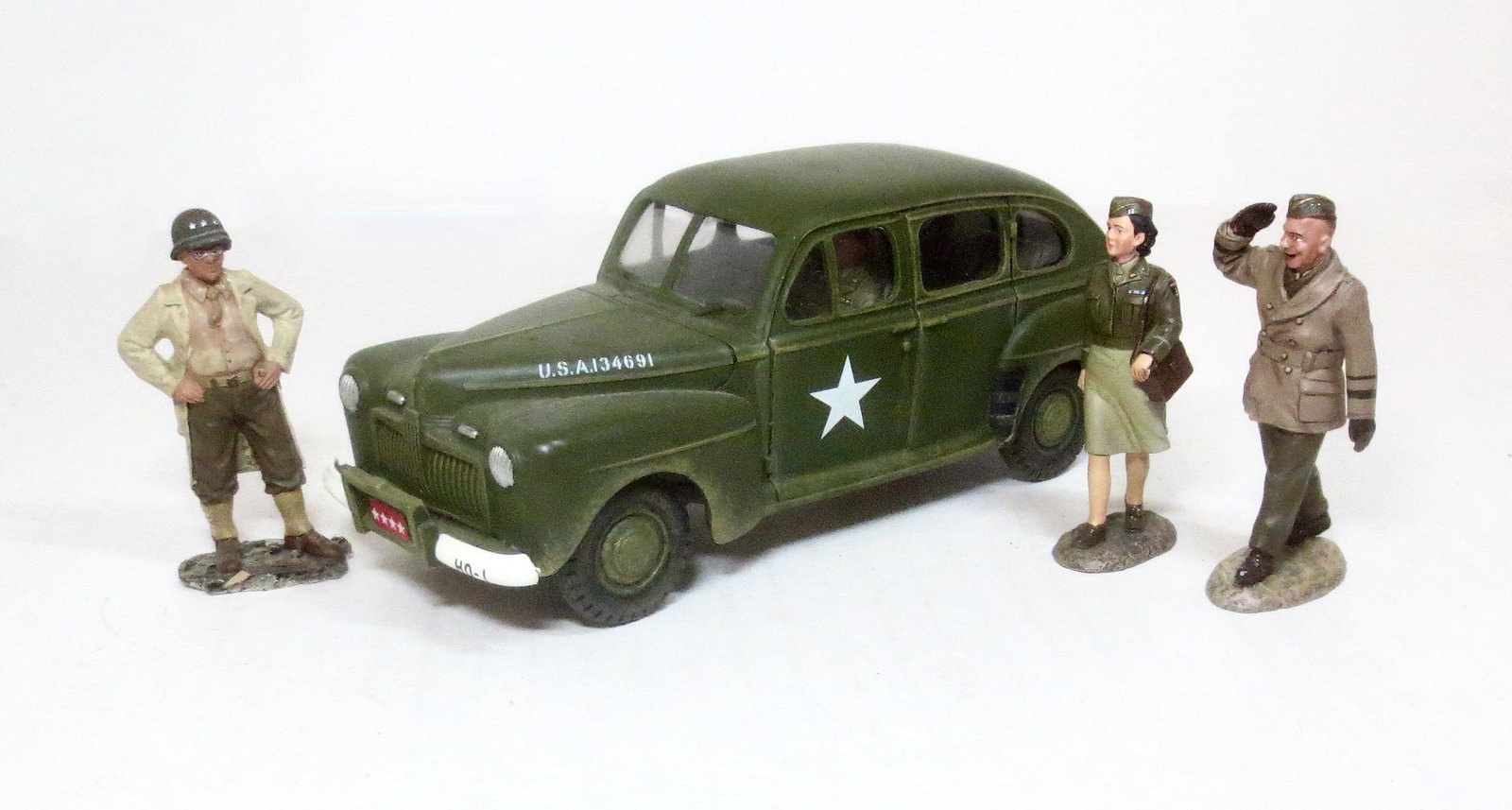 King & Country #DD154 Eisenhower Staff Car: Eisenhower with Kay Summersby and Omar Bradley. 4 pieces. Bradley base damaged, otherwise in near mint to excellent condition. Unboxed.