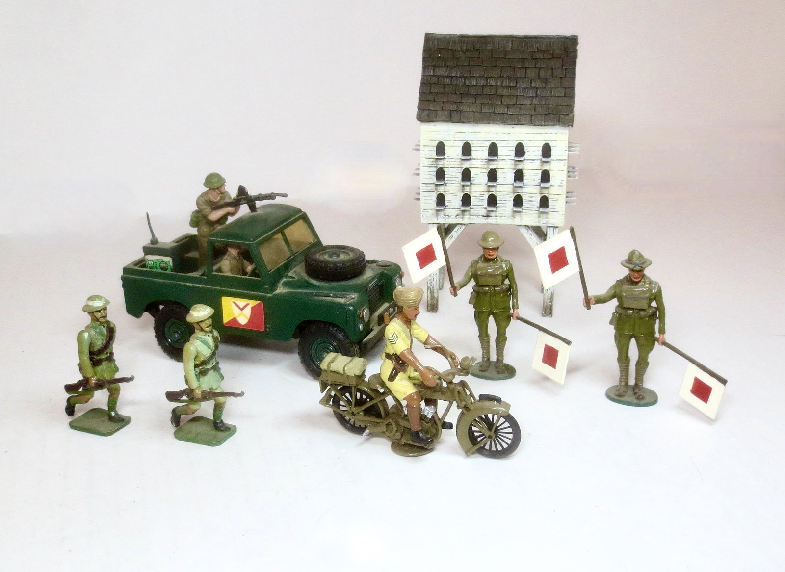 Assorted Troops with Carrier Pigeon Coop (1 of 1)