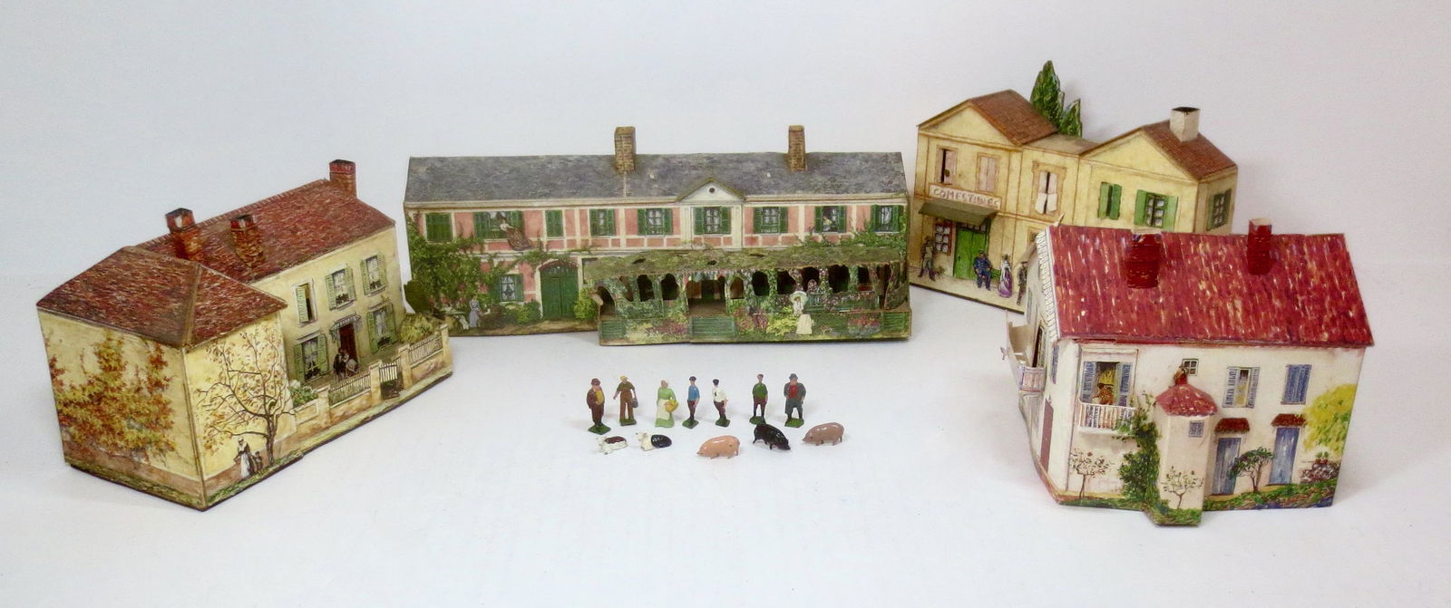 Paper Village & Britains Lilliput Figures: 16 pieces. Excellent condition. Unboxed. **Additional Shipping Due to Large Lot Size**