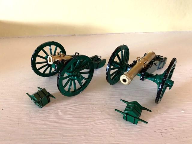 Soldiers of the World - 2 Guns (1 of 1)